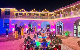 La Pahi Palace- Banquet And Resort