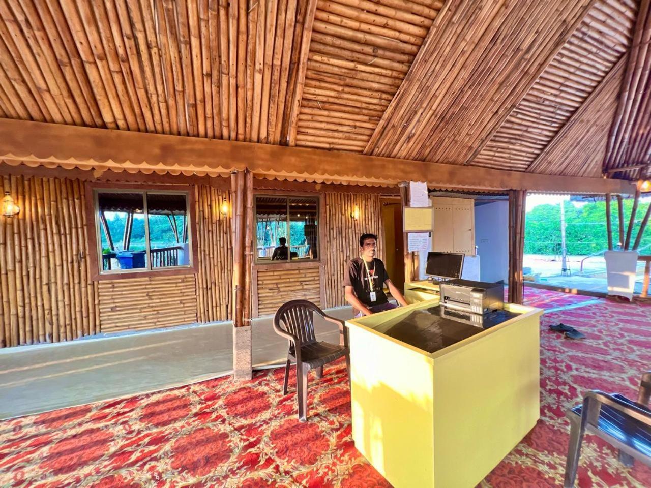 La Pahi Palace- Banquet And Resort Sakri East Exterior photo