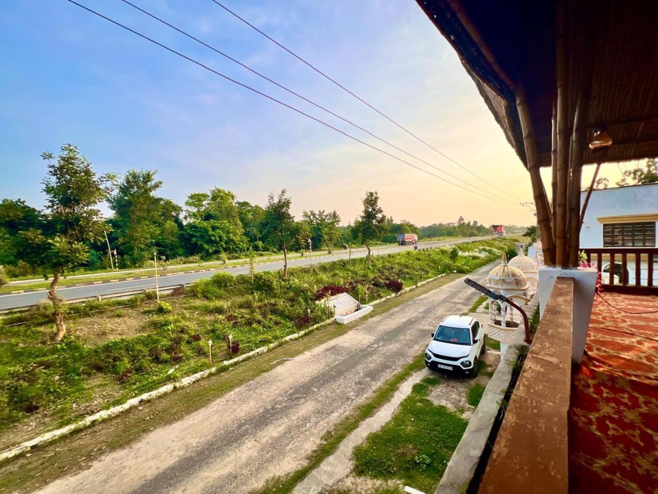 La Pahi Palace- Banquet And Resort Sakri East Exterior photo