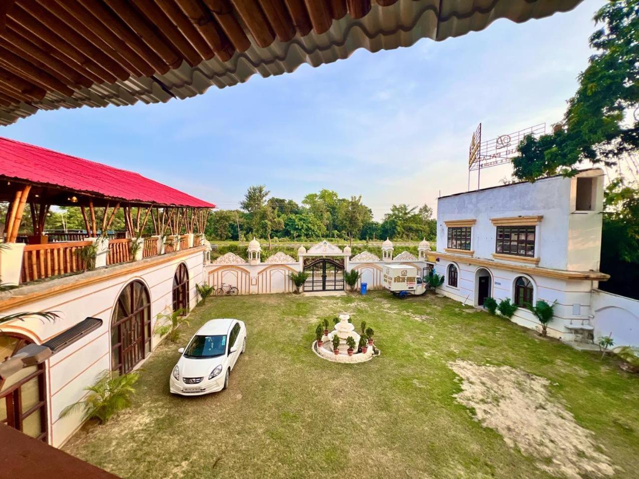 La Pahi Palace- Banquet And Resort Sakri East Exterior photo