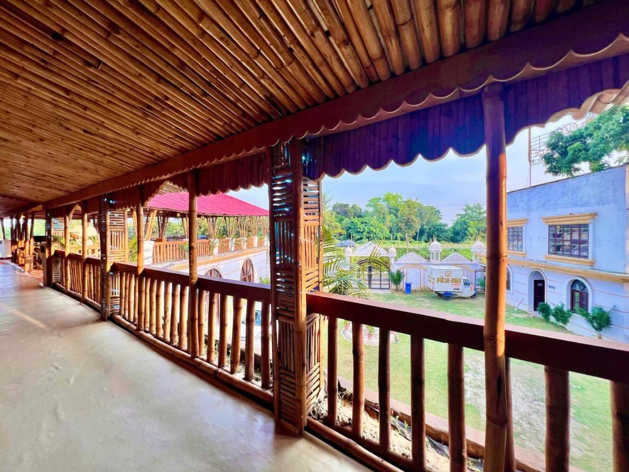 La Pahi Palace- Banquet And Resort Sakri East Exterior photo